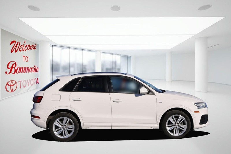 Audi Q3 Vehicle Full-screen Gallery Image 05