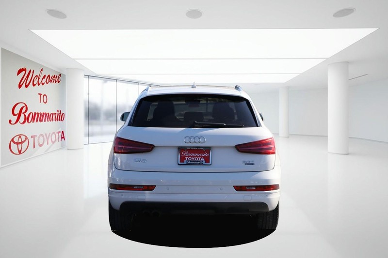 Audi Q3 Vehicle Full-screen Gallery Image 06