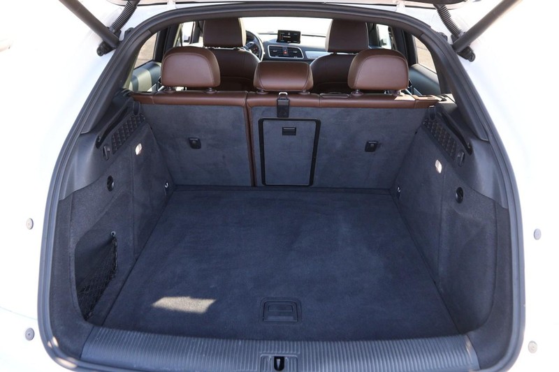 Audi Q3 Vehicle Full-screen Gallery Image 07