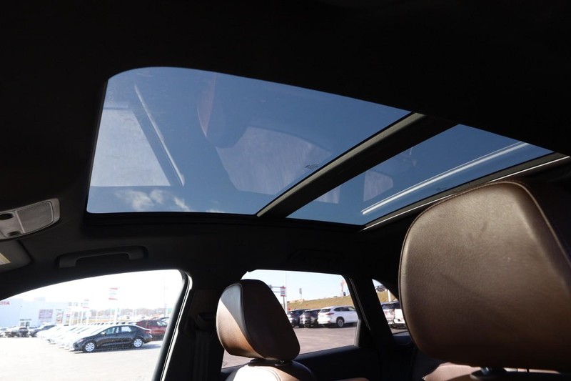 Audi Q3 Vehicle Full-screen Gallery Image 09