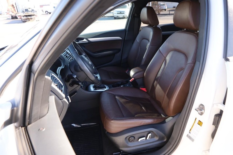 Audi Q3 Vehicle Full-screen Gallery Image 10