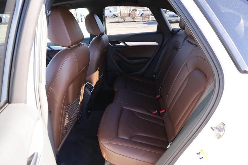 Audi Q3 Vehicle Full-screen Gallery Image 11