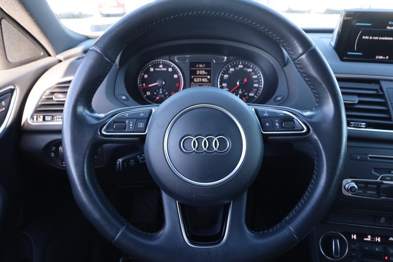 Audi Q3 Vehicle Full-screen Gallery Image 12