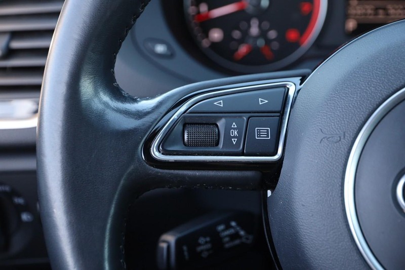 Audi Q3 Vehicle Full-screen Gallery Image 13