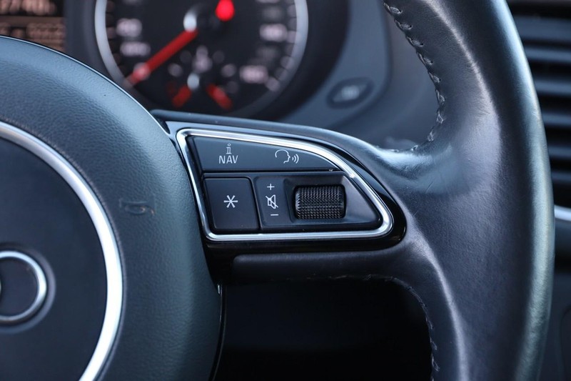 Audi Q3 Vehicle Full-screen Gallery Image 14