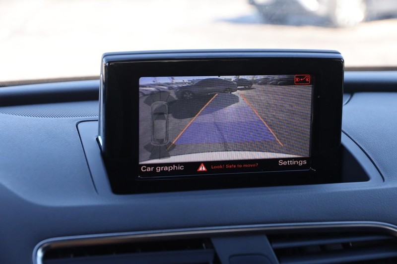 Audi Q3 Vehicle Full-screen Gallery Image 17