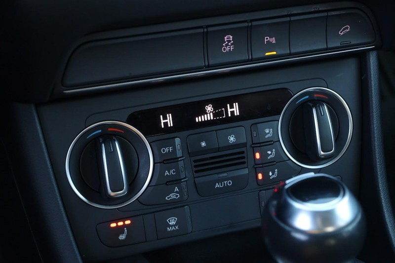 Audi Q3 Vehicle Full-screen Gallery Image 19