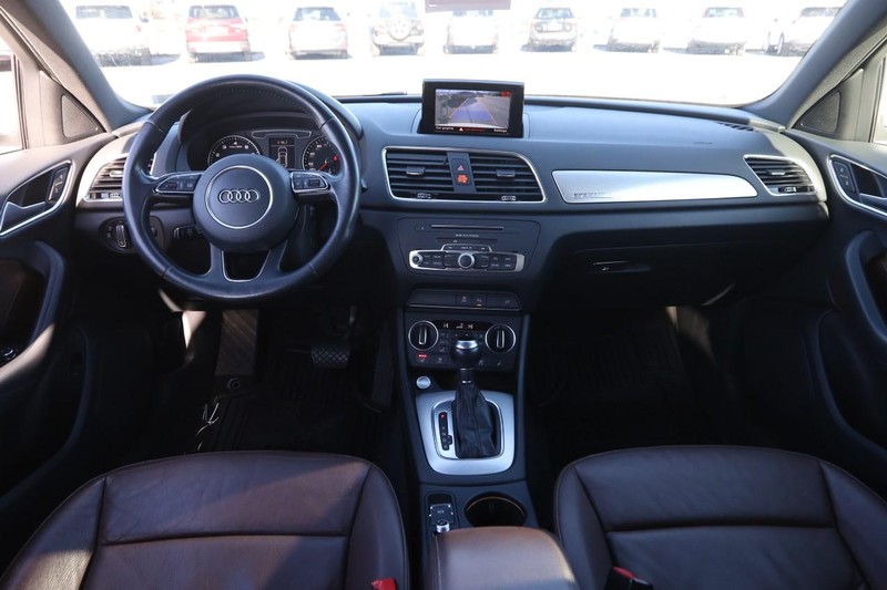 Audi Q3 Vehicle Full-screen Gallery Image 21