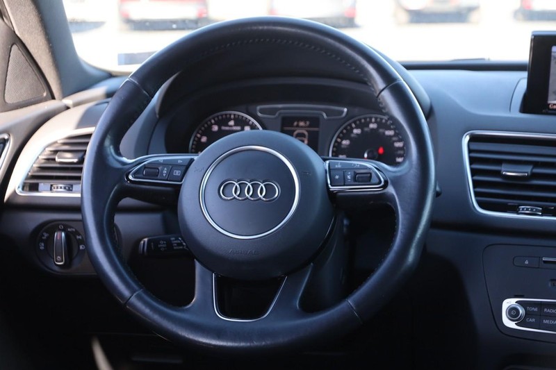 Audi Q3 Vehicle Full-screen Gallery Image 23