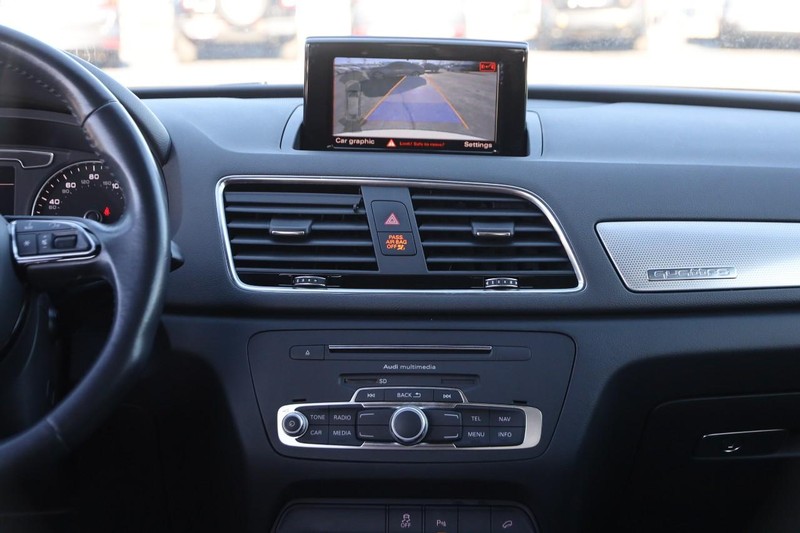 Audi Q3 Vehicle Full-screen Gallery Image 24