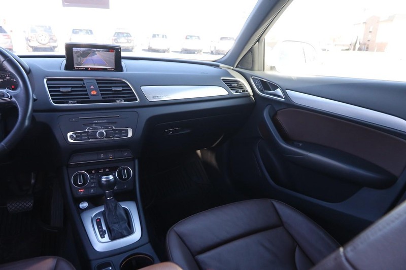 Audi Q3 Vehicle Full-screen Gallery Image 25