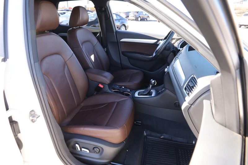 Audi Q3 Vehicle Full-screen Gallery Image 26