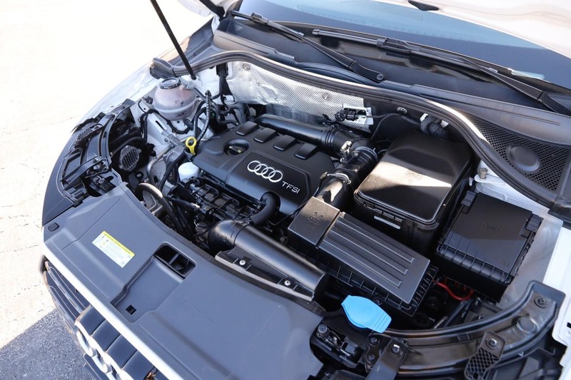 Audi Q3 Vehicle Full-screen Gallery Image 27