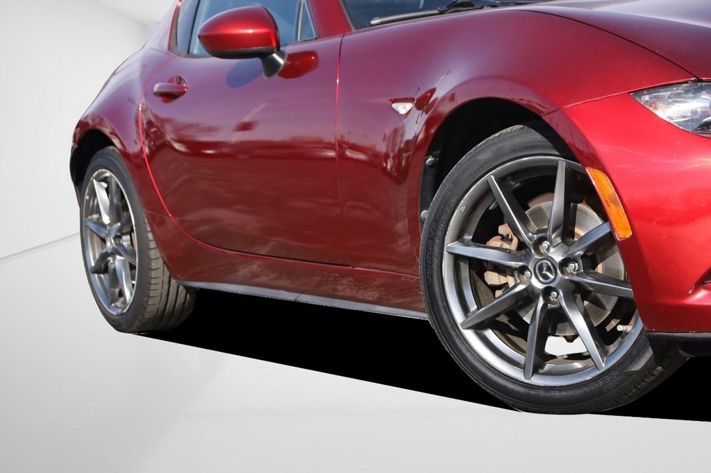 Mazda MX-5 Miata RF Vehicle Full-screen Gallery Image 3