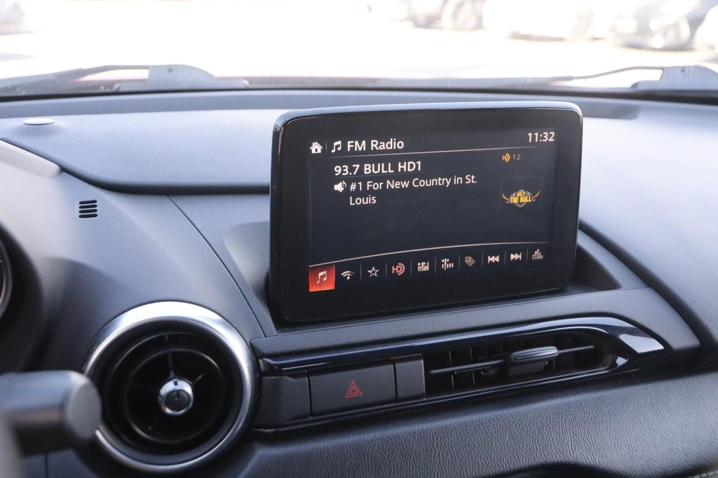 Mazda MX-5 Miata RF Vehicle Full-screen Gallery Image 15