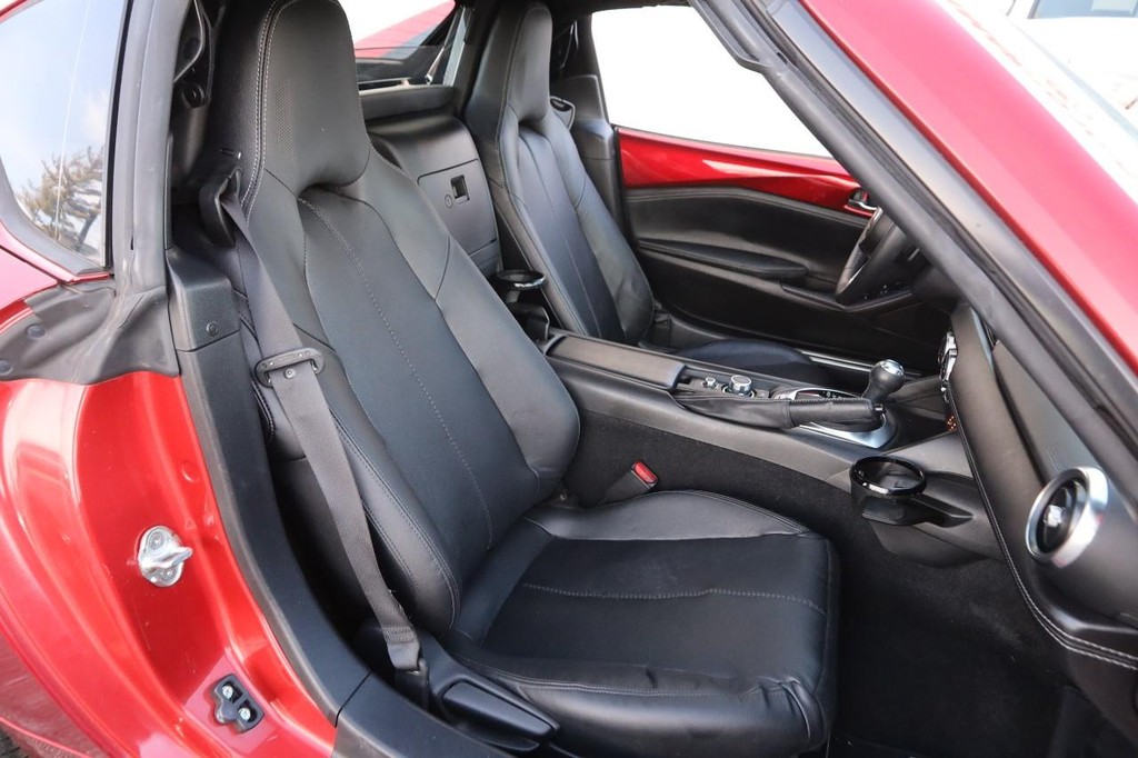 Mazda MX-5 Miata RF Vehicle Full-screen Gallery Image 20