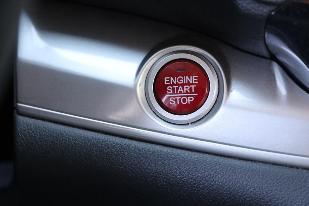 Honda CR-V Vehicle Full-screen Gallery Image 15