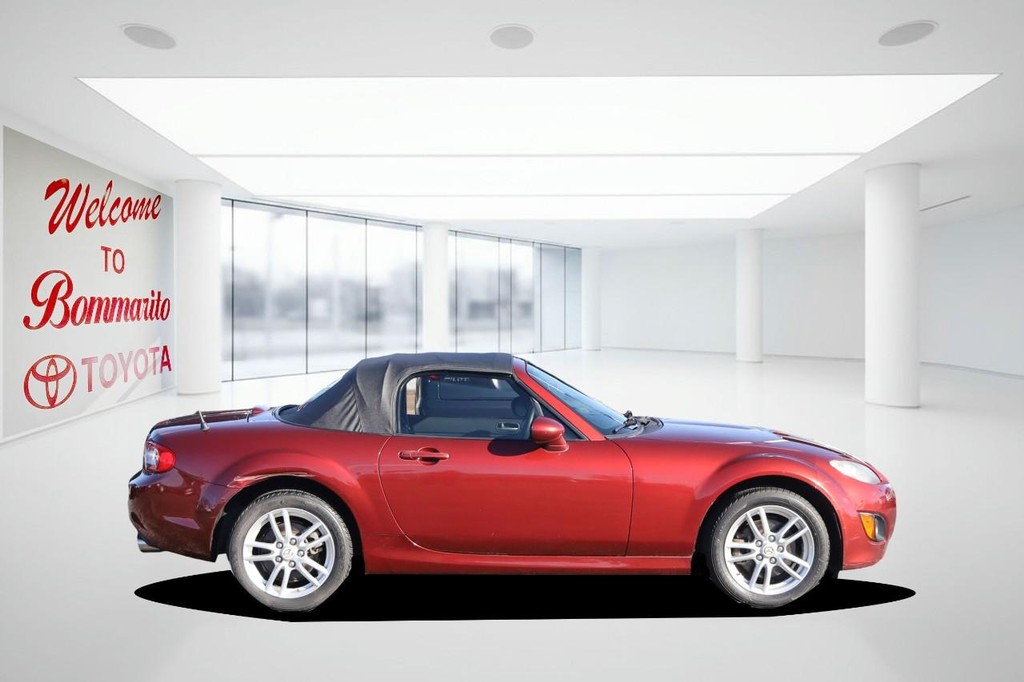 Mazda MX-5 Miata Vehicle Full-screen Gallery Image 5