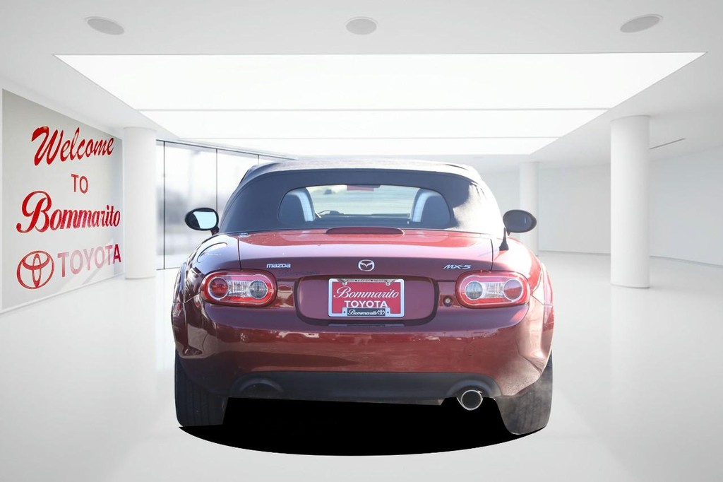 Mazda MX-5 Miata Vehicle Full-screen Gallery Image 6