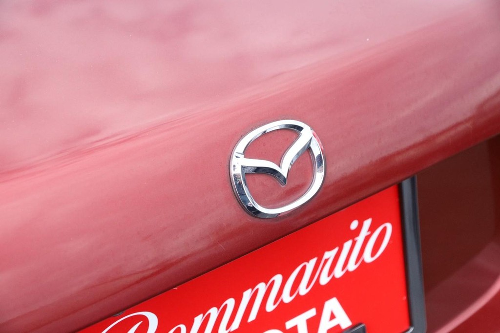 Mazda MX-5 Miata Vehicle Full-screen Gallery Image 8