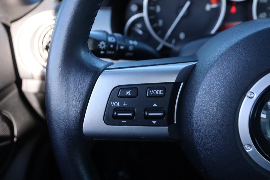 Mazda MX-5 Miata Vehicle Full-screen Gallery Image 12