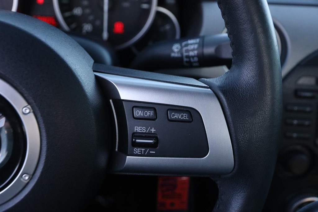 Mazda MX-5 Miata Vehicle Full-screen Gallery Image 13