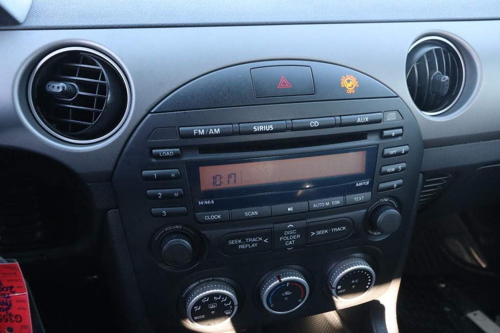 Mazda MX-5 Miata Vehicle Full-screen Gallery Image 17