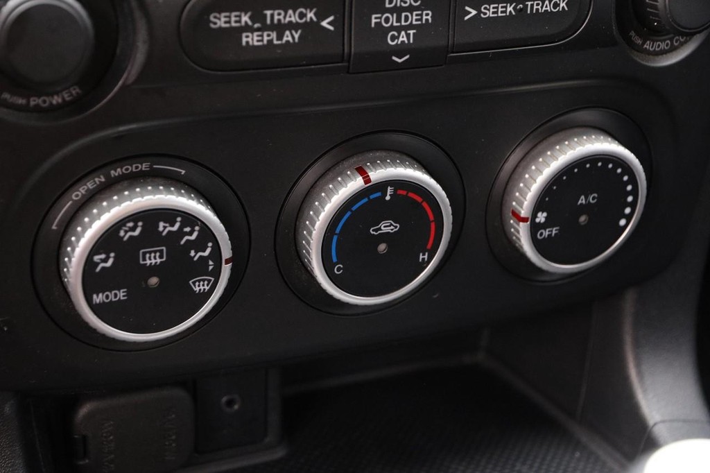 Mazda MX-5 Miata Vehicle Full-screen Gallery Image 20