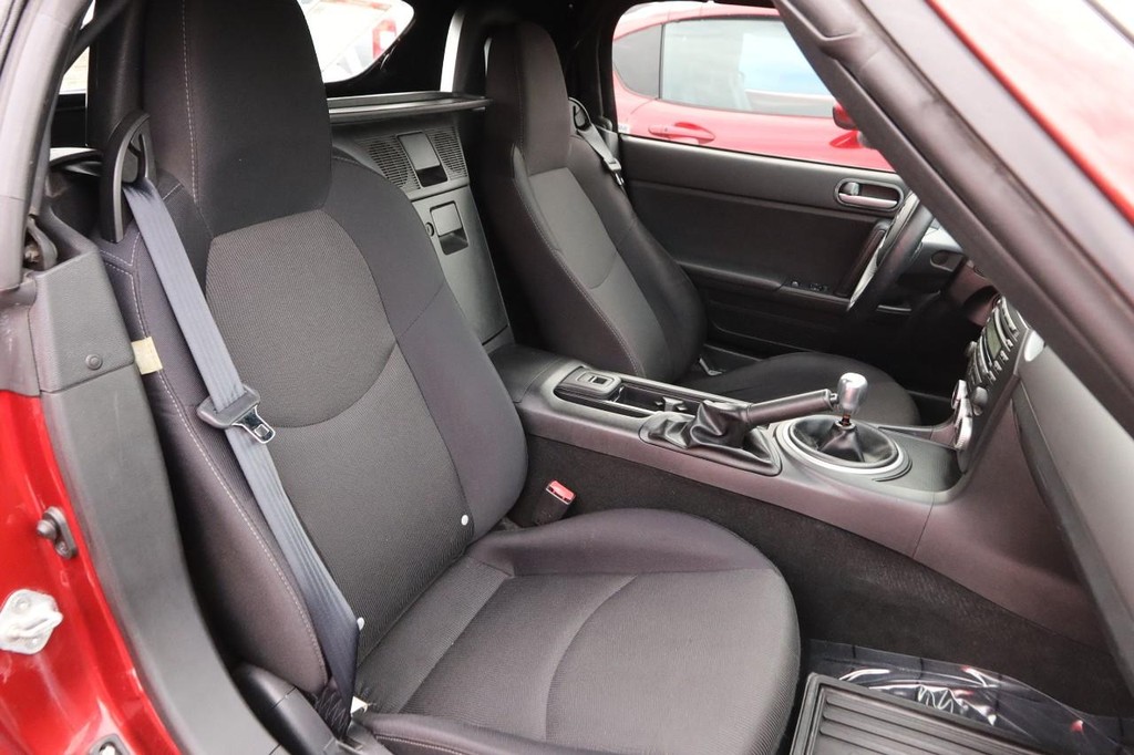 Mazda MX-5 Miata Vehicle Full-screen Gallery Image 23