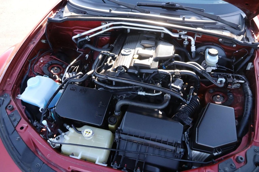 Mazda MX-5 Miata Vehicle Full-screen Gallery Image 24