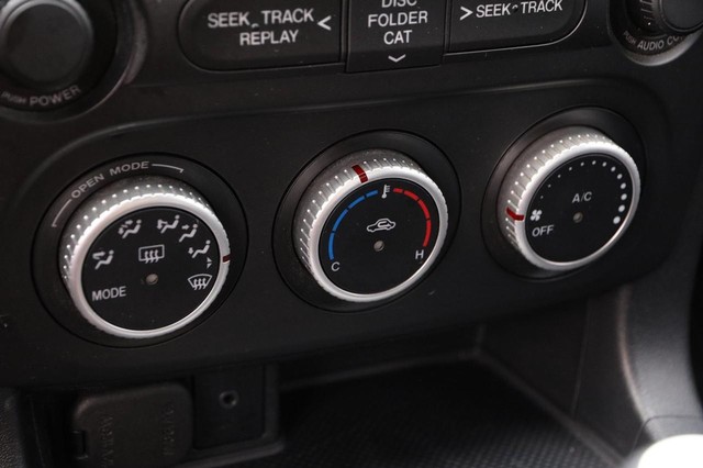 Mazda MX-5 Miata Vehicle Image 20