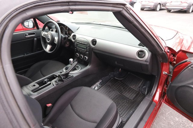 Mazda MX-5 Miata Vehicle Image 21