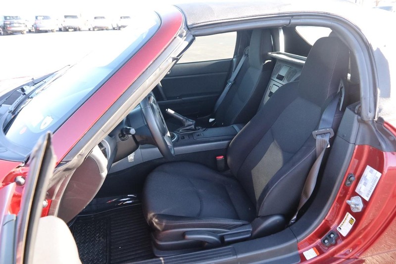 Mazda MX-5 Miata Vehicle Image 08