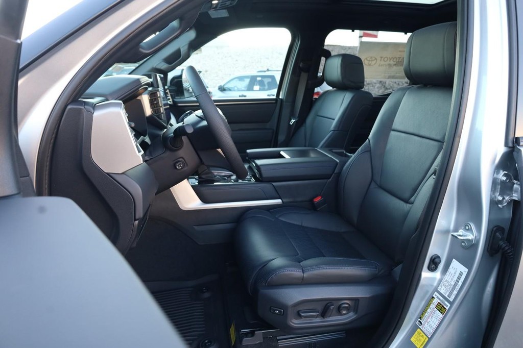 Toyota Tundra 4WD Vehicle Full-screen Gallery Image 8