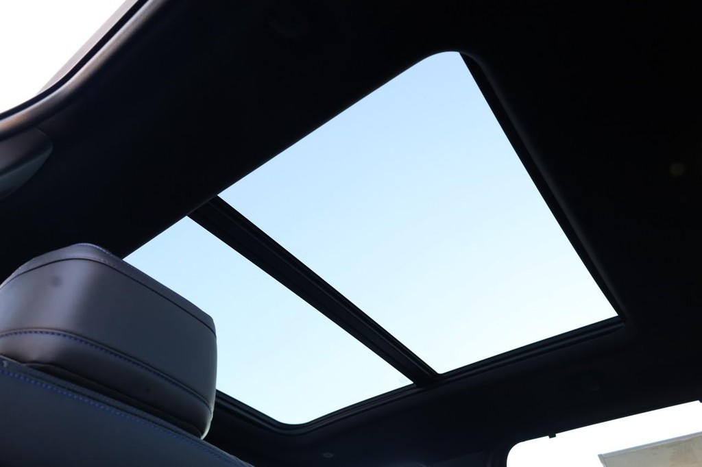 Toyota Tundra 4WD Vehicle Full-screen Gallery Image 10