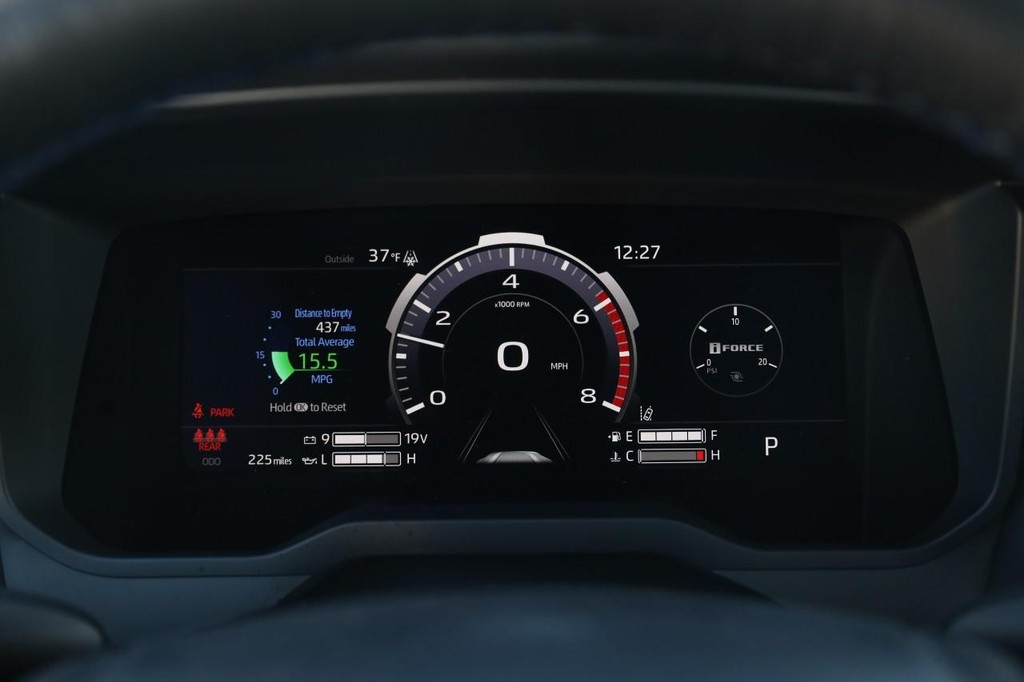 Toyota Tundra 4WD Vehicle Full-screen Gallery Image 12