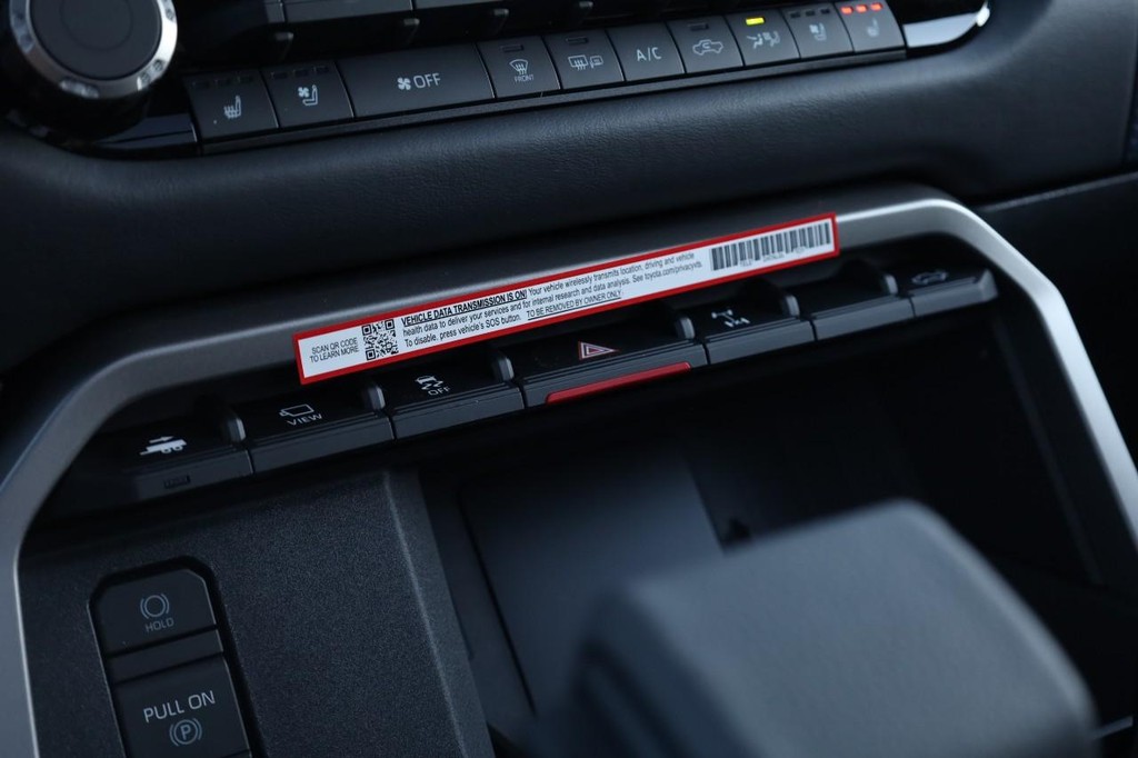 Toyota Tundra 4WD Vehicle Full-screen Gallery Image 16