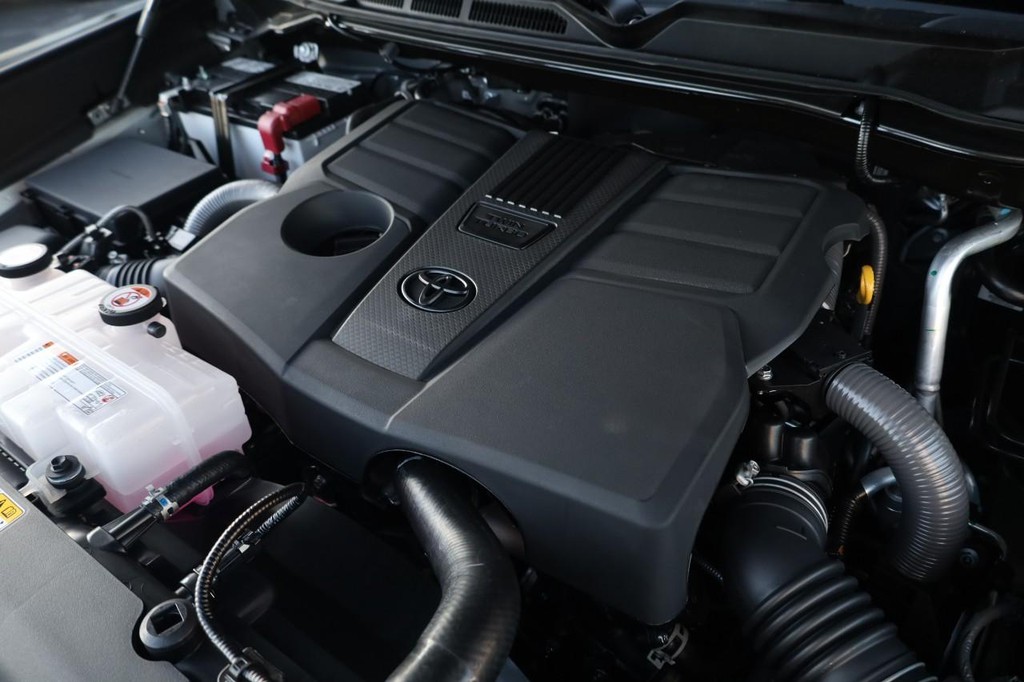 Toyota Tundra 4WD Vehicle Full-screen Gallery Image 28