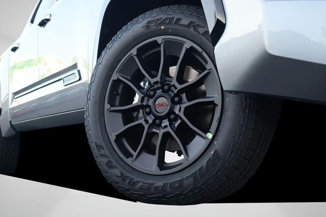 Toyota Tundra 4WD Vehicle Image 03