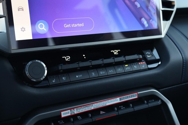 Toyota Tundra 4WD Vehicle Image 15