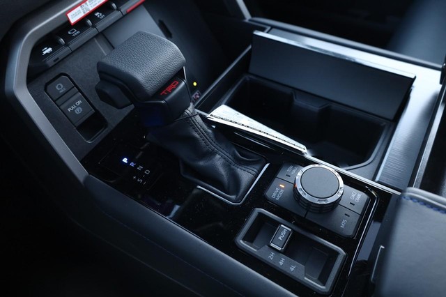 Toyota Tundra 4WD Vehicle Image 17