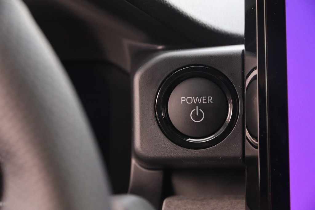 Toyota Tacoma 4WD Vehicle Full-screen Gallery Image 14