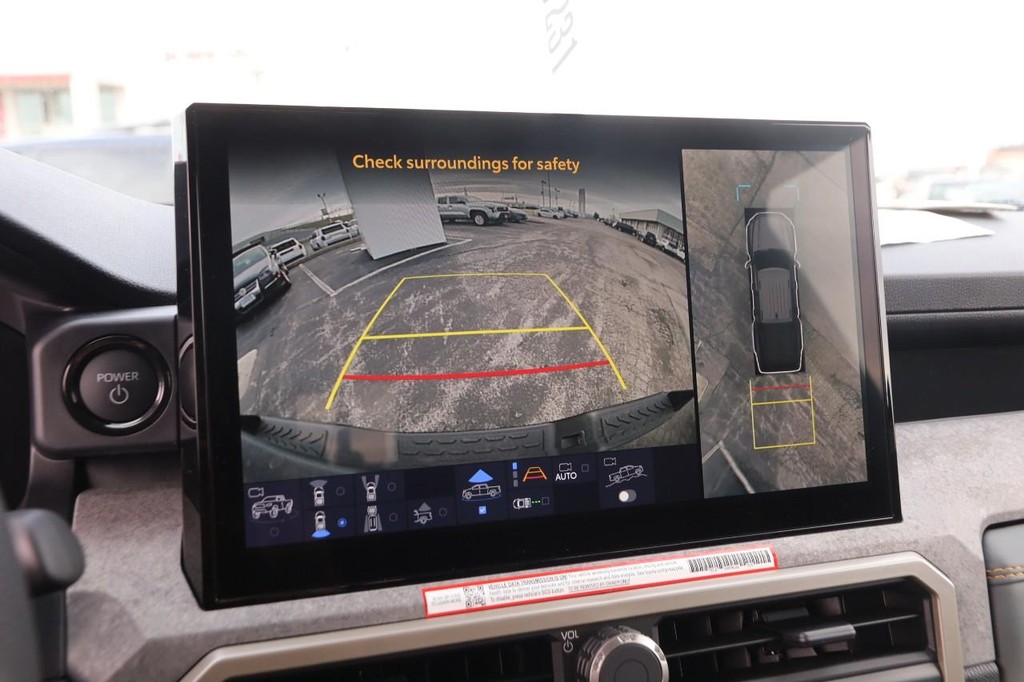 Toyota Tacoma 4WD Vehicle Full-screen Gallery Image 16