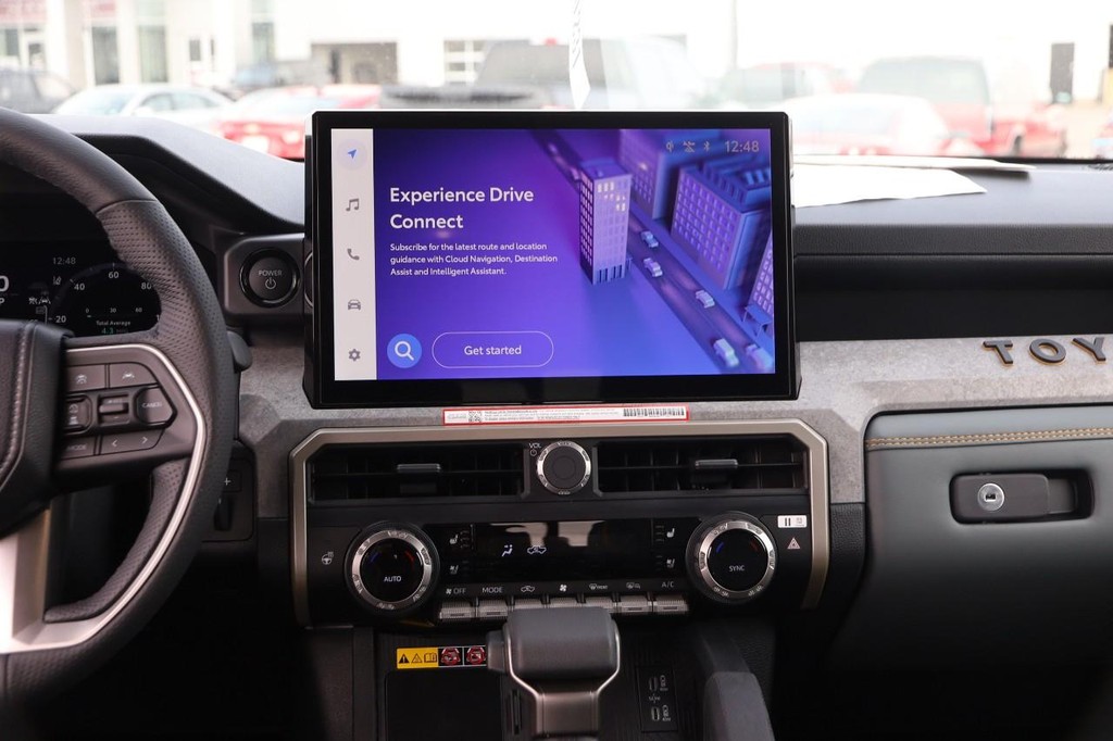 Toyota Tacoma 4WD Vehicle Full-screen Gallery Image 25