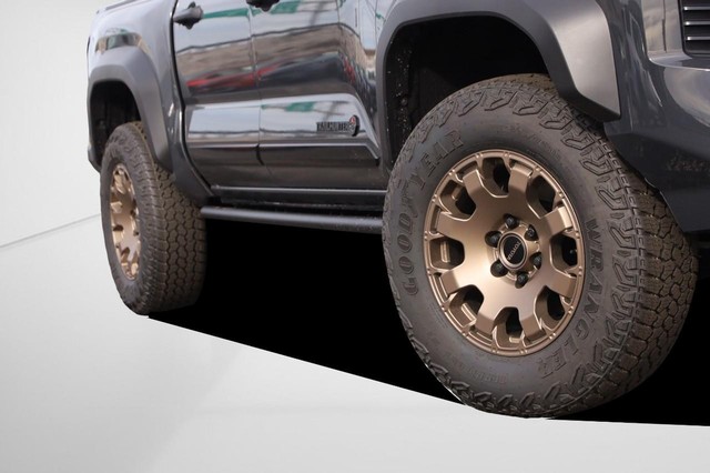 Toyota Tacoma 4WD Vehicle Image 03