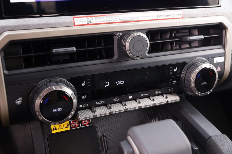 Toyota Tacoma 4WD Vehicle Image 17