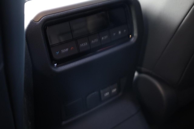 Toyota Land Cruiser Vehicle Image 22