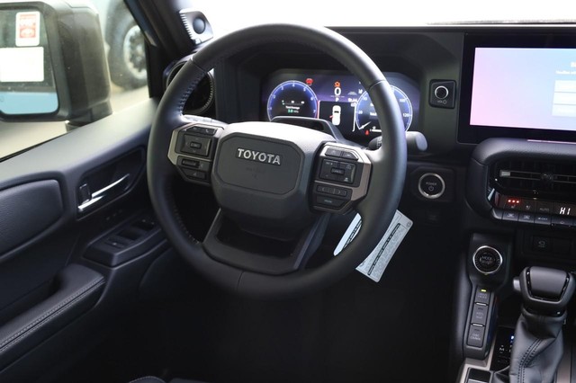 Toyota Land Cruiser Vehicle Image 24