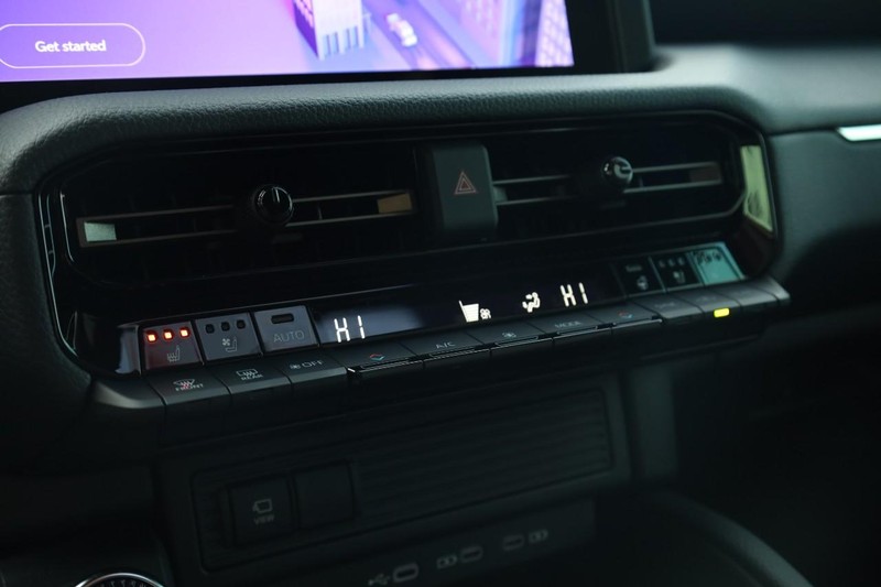 Toyota Land Cruiser Vehicle Image 14