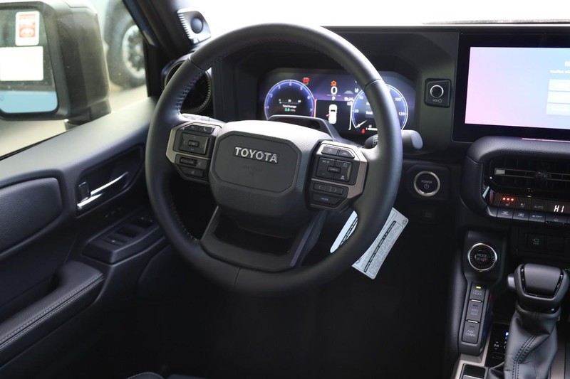 Toyota Land Cruiser Vehicle Image 24